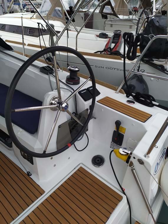 Jeanneau Sun Odyssey 349 | Sweet Elli