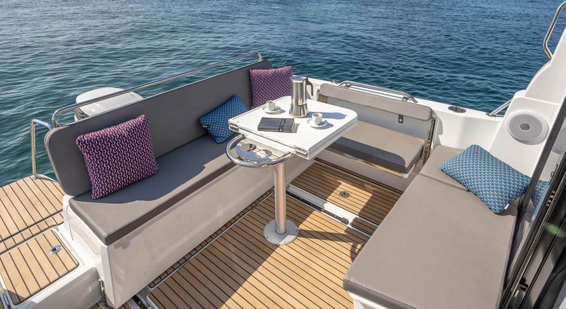 Beneteau Antares 8 | Tiha Patnja
