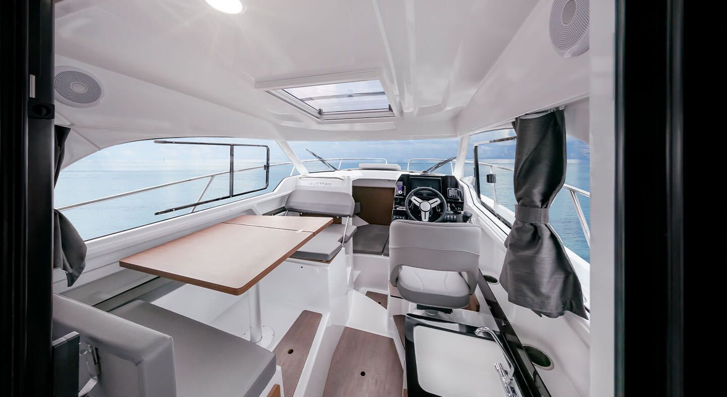 Beneteau Antares 8 | Tiha Patnja