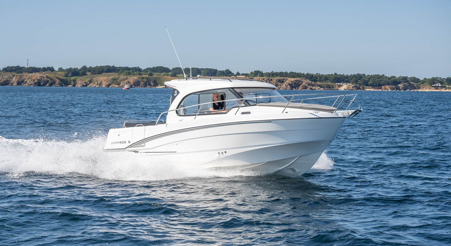 Beneteau Antares 8 | Tiha Patnja