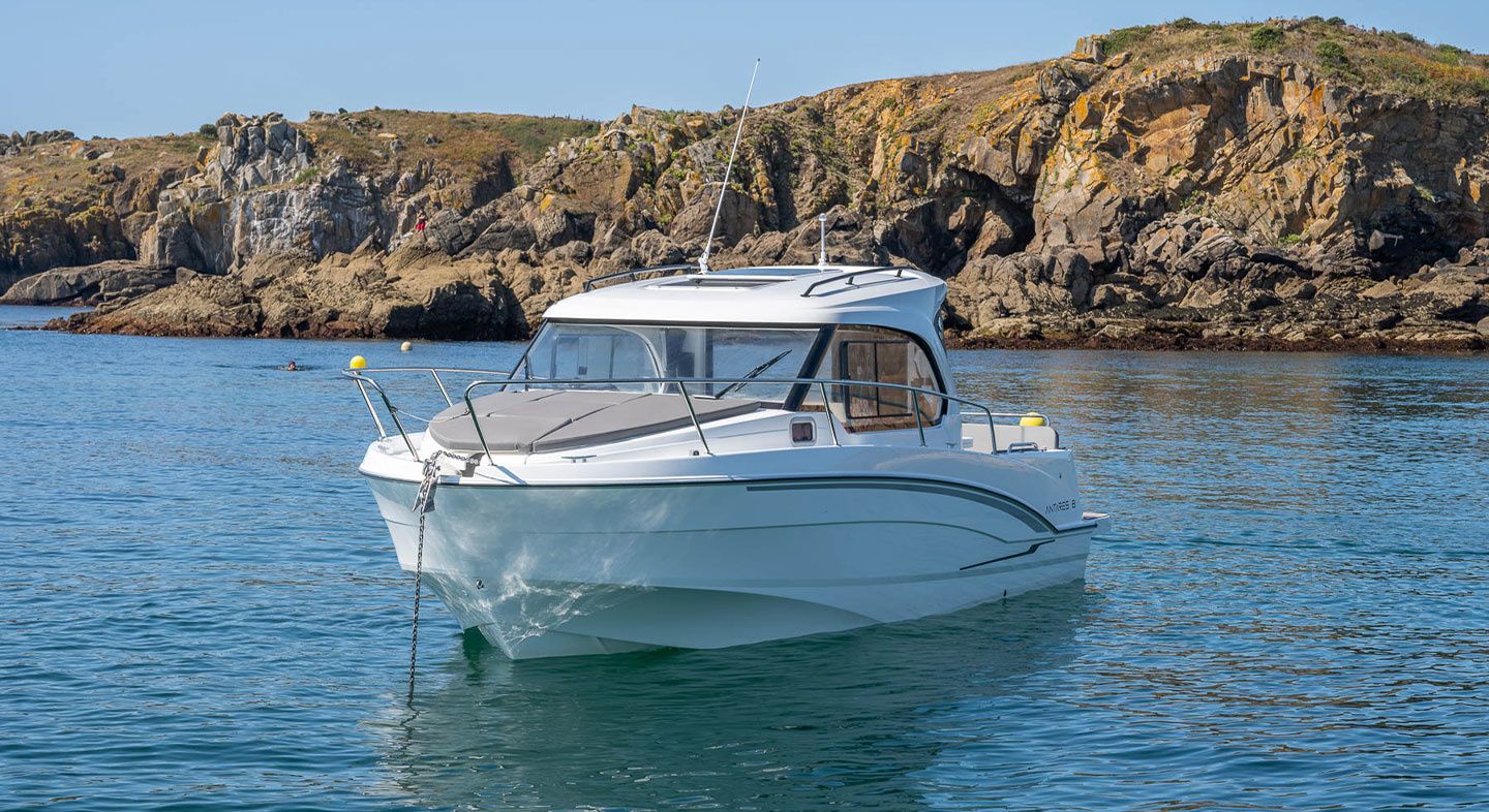 Beneteau Antares 8 | Tiha Patnja