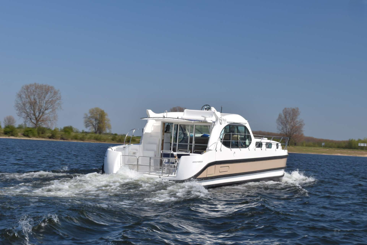 Nicols Estivale Sixto | Amsterdam