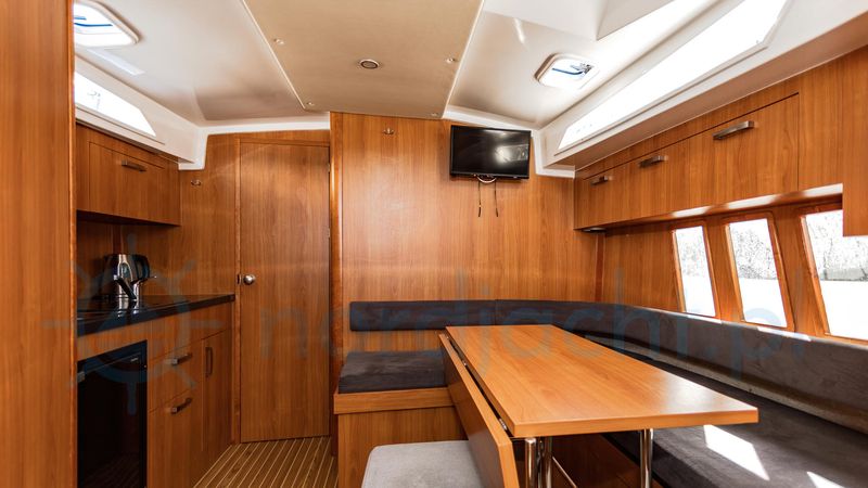 Stillo 30 | Piata Lady M