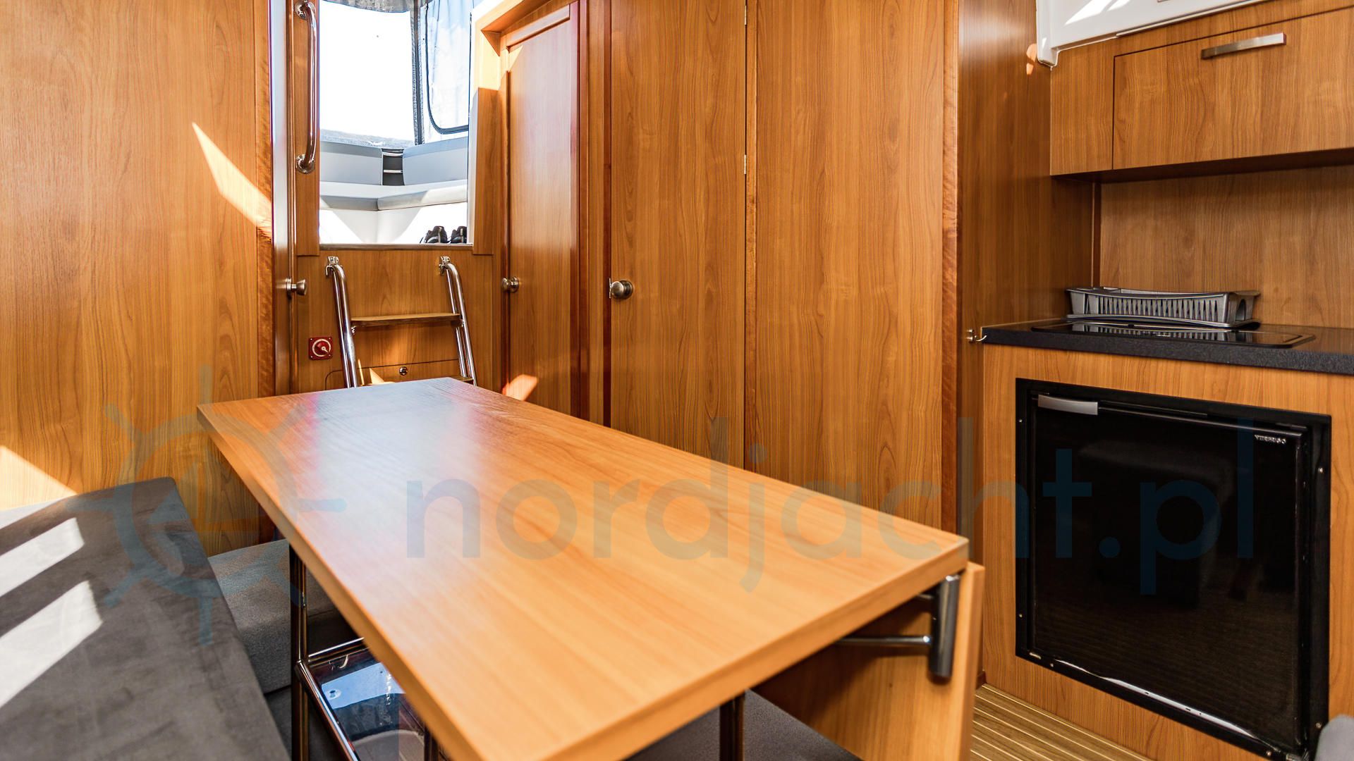 Stillo 30 | Piata Lady M