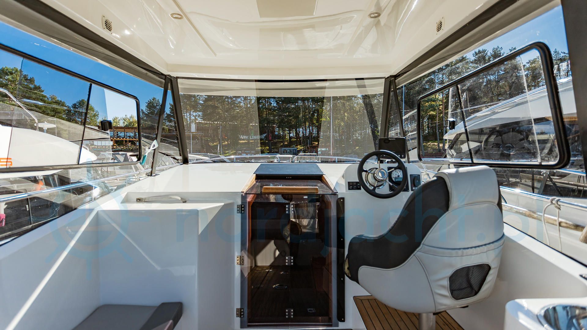 Stillo 30 | Piata Lady M