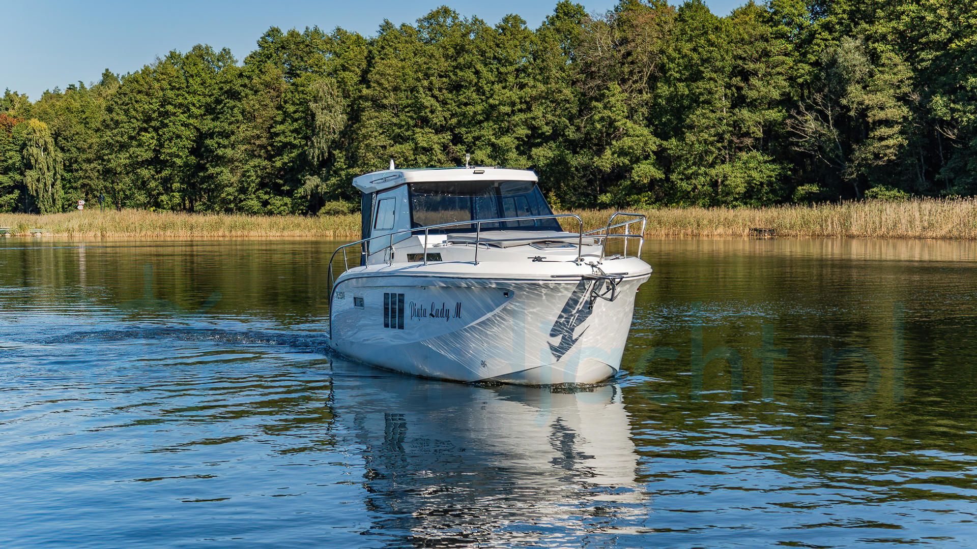 Stillo 30 | Piata Lady M