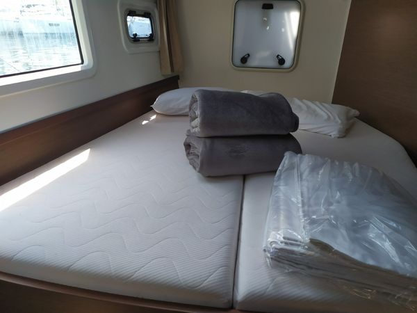 Lagoon 42 | All Five