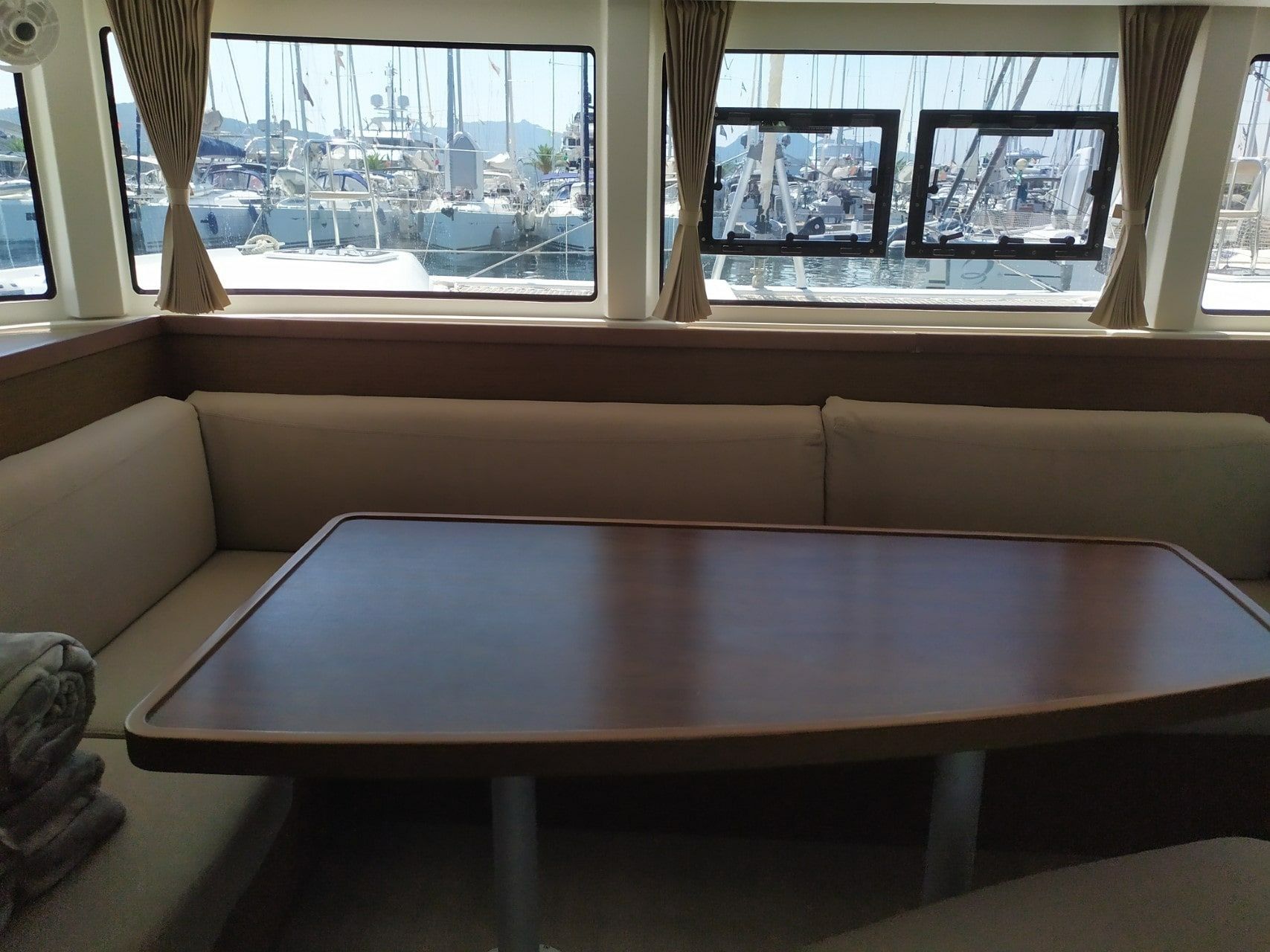 Lagoon 42 | All Five