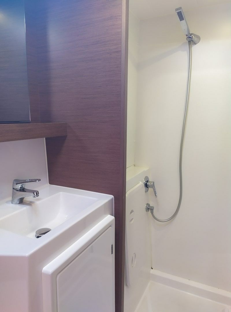 Lagoon 42 | All Five