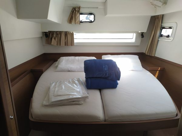 Lagoon 42 | All Five