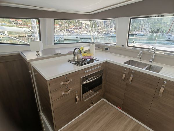 Bali 4.4 | Madame Black