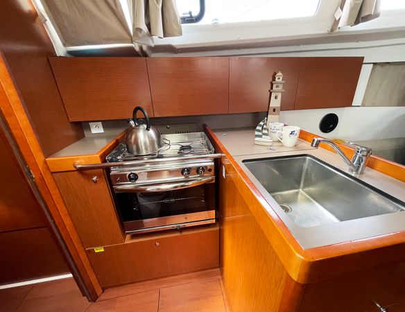 Beneteau Oceanis 35.1 | Caroline