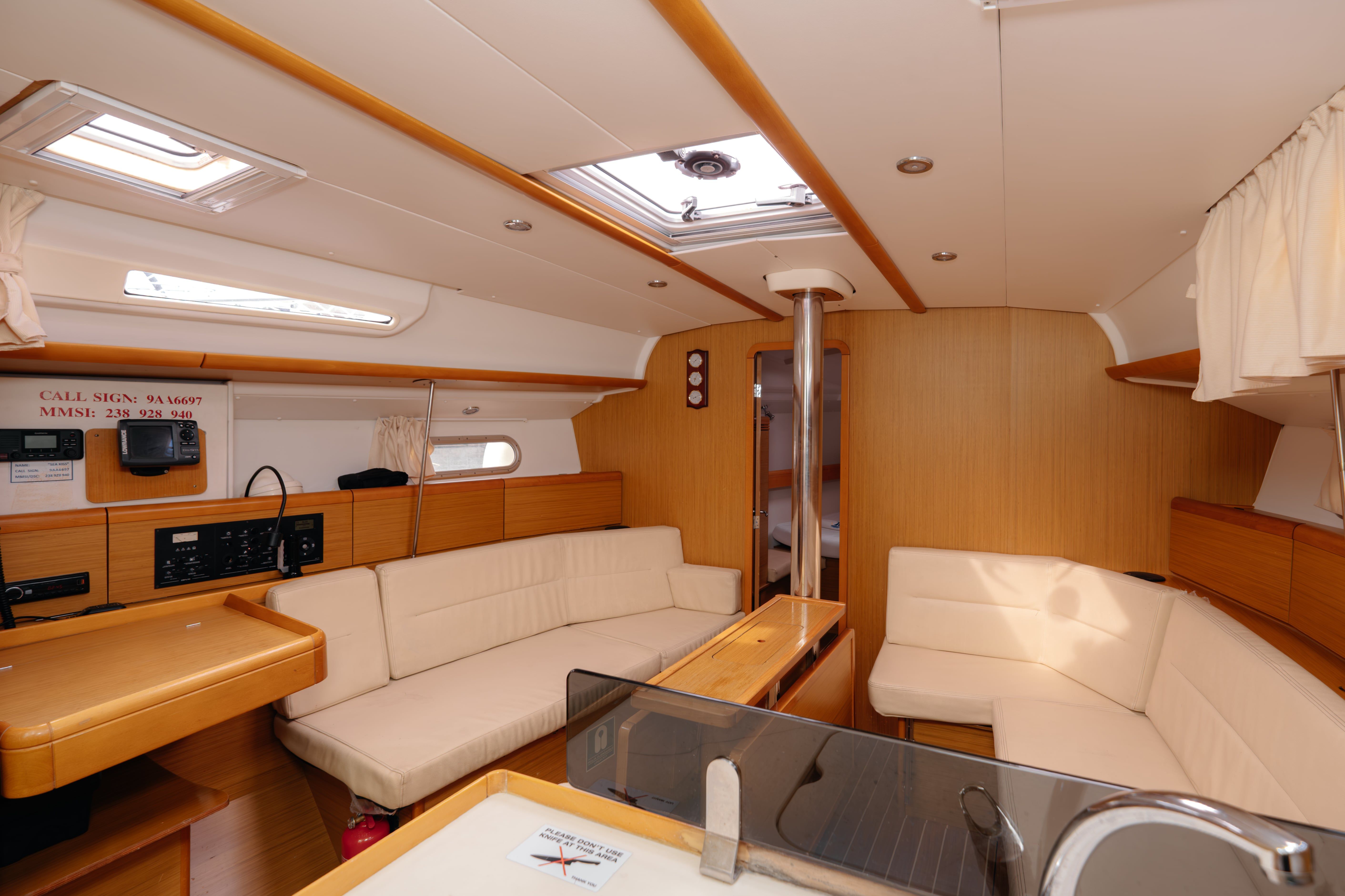 Jeanneau Sun Odyssey 42 i | Winter Breeze