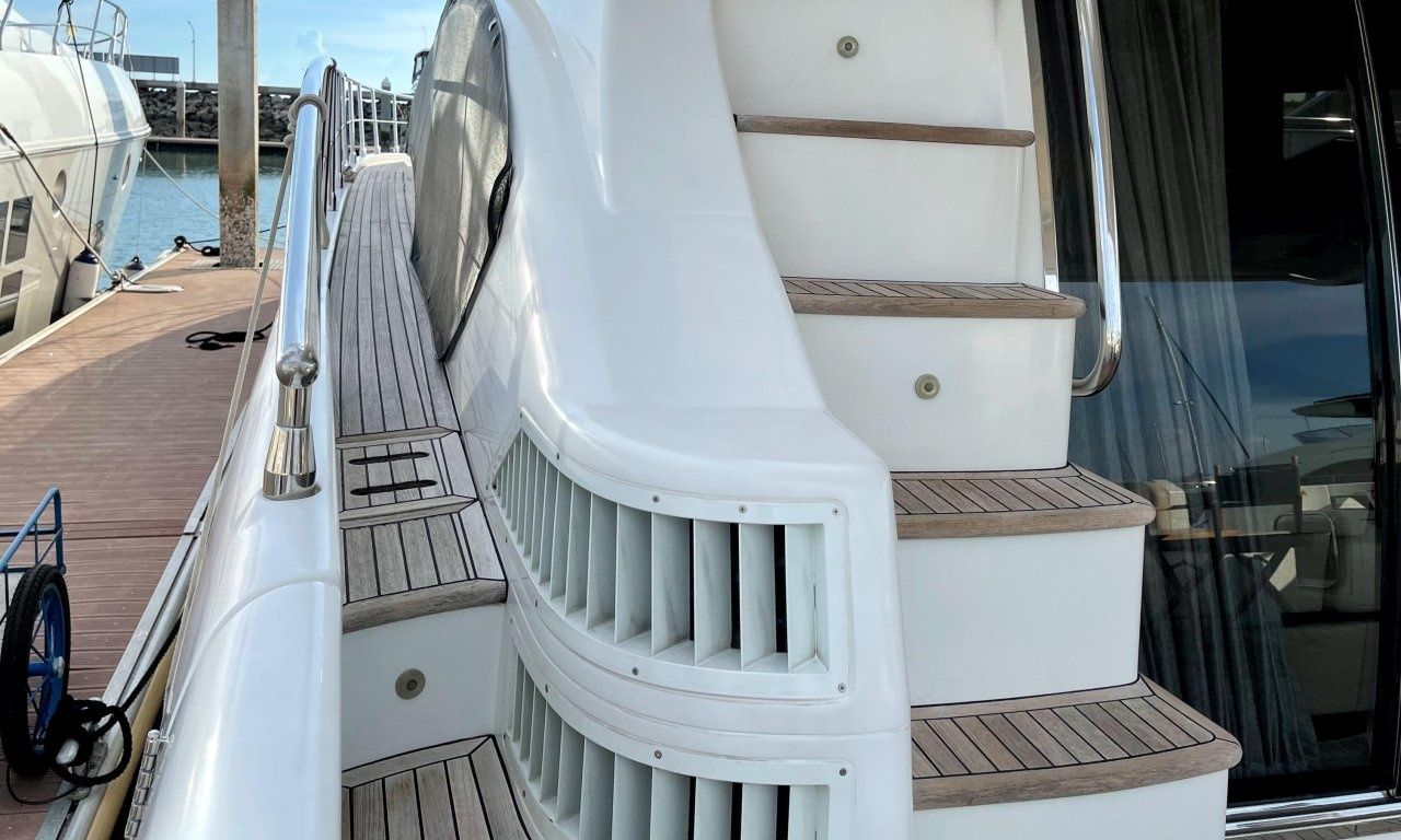 Azimut 64 Fly | Indigo