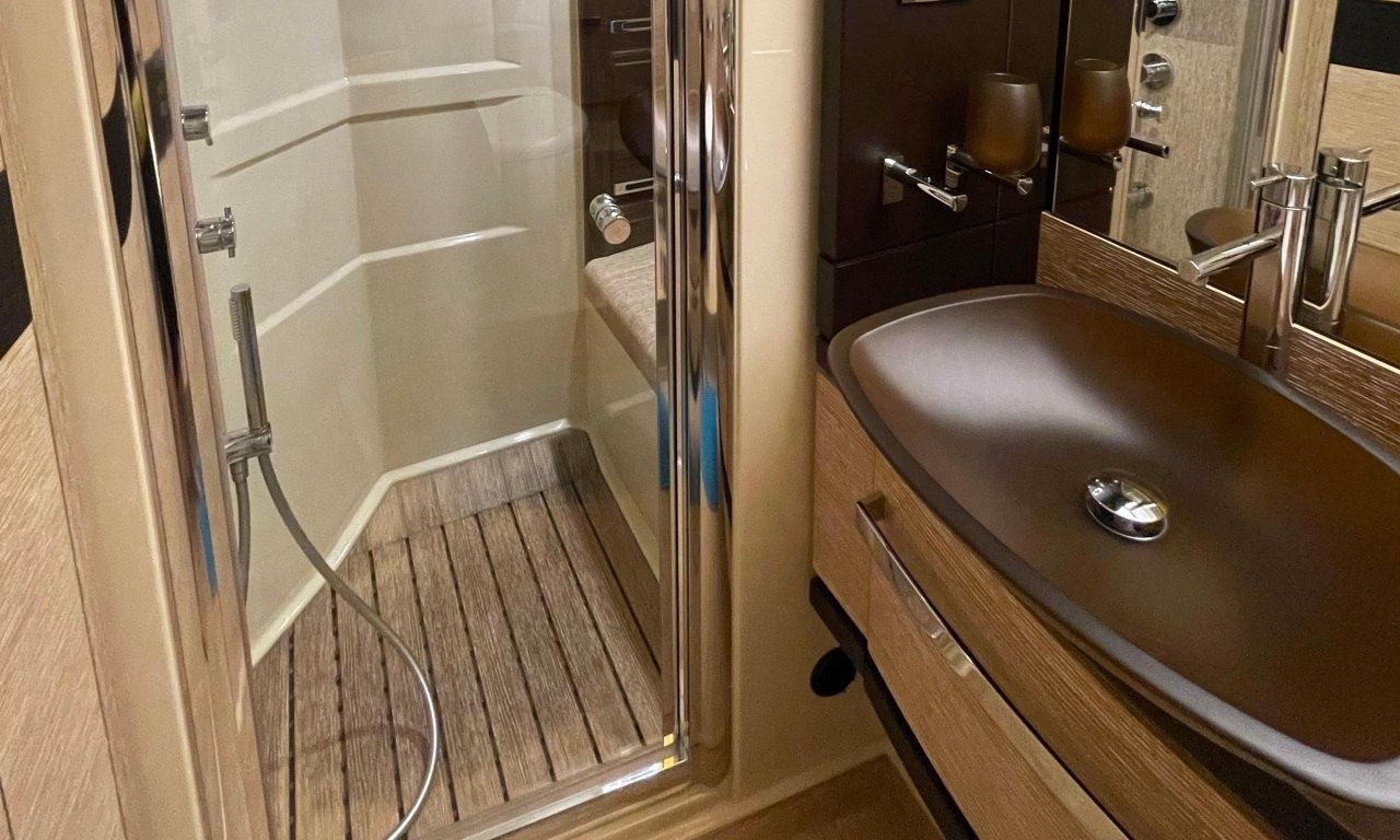 Azimut 64 Fly | Indigo