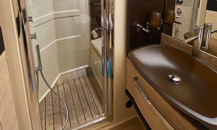 Azimut 64 Fly | Indigo