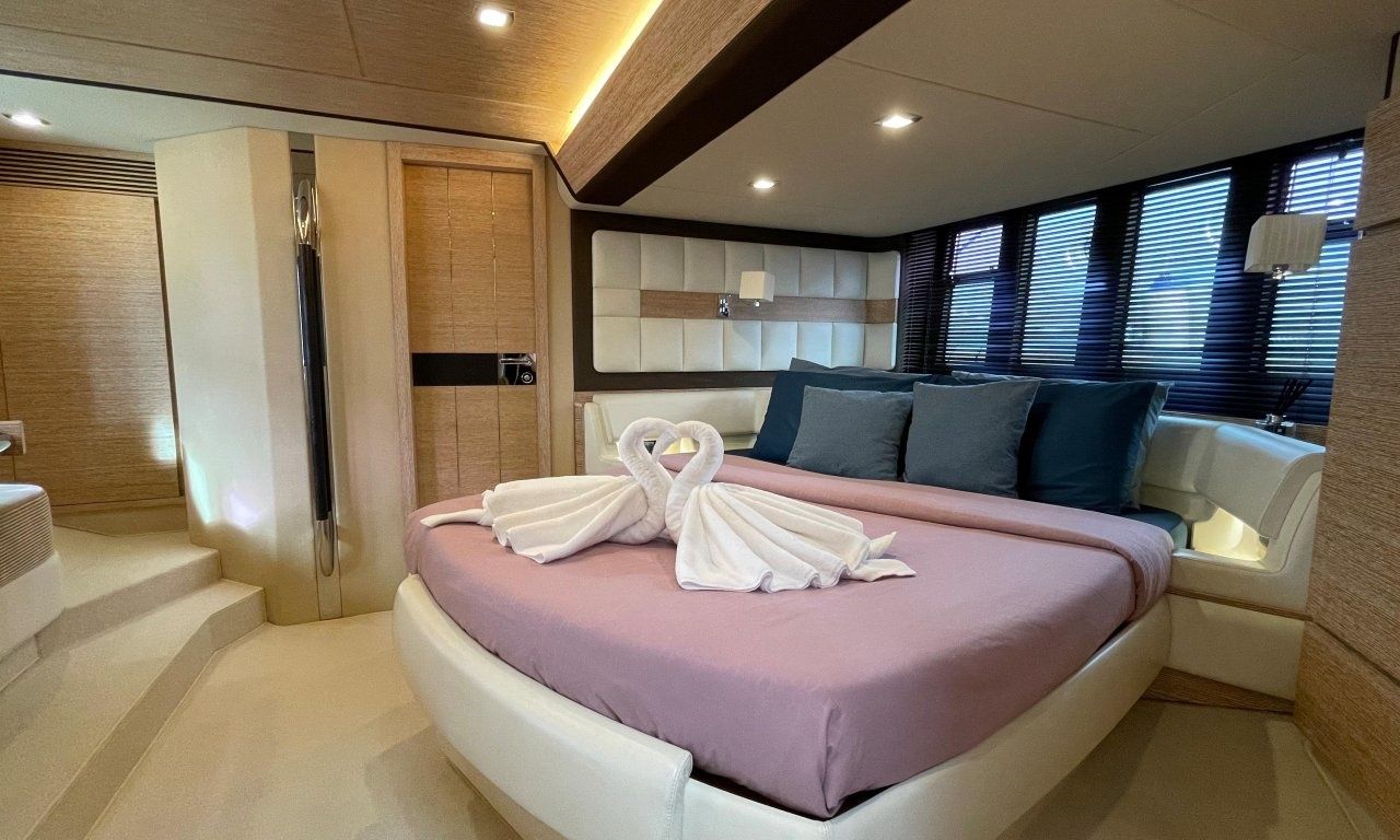 Azimut 64 Fly | Indigo