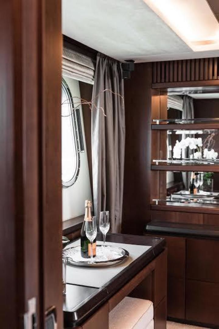 Azimut 116 | Tail Lights