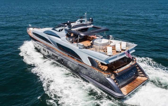 Azimut 116 | Tail Lights