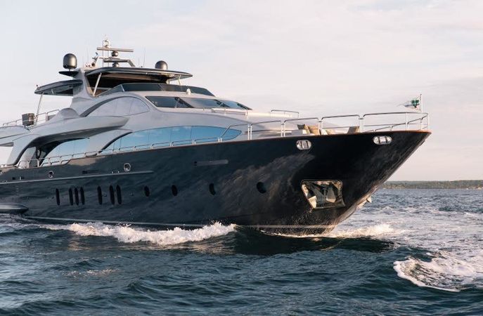 Azimut 116 | Tail Lights