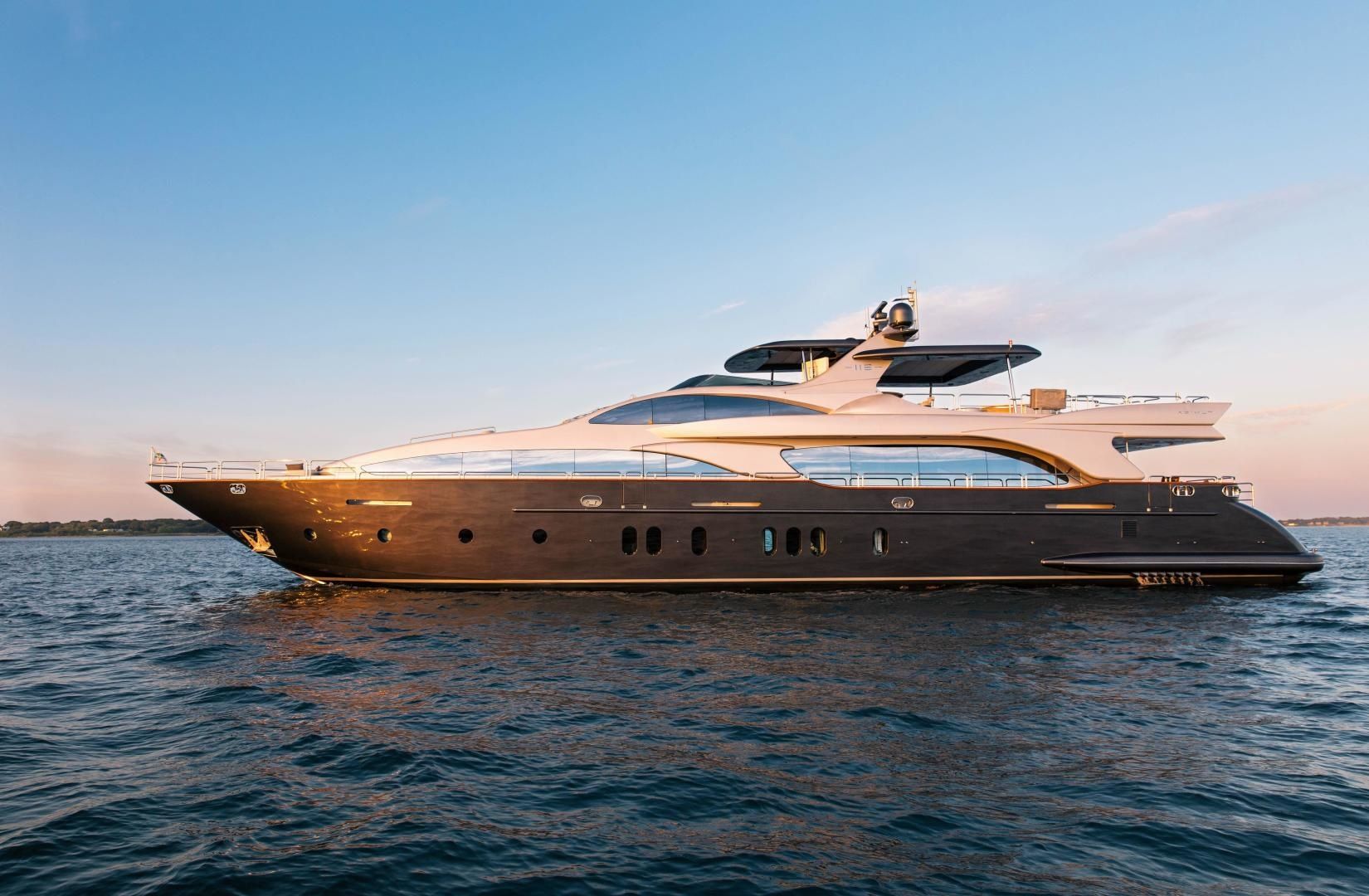 Azimut 116 | Tail Lights