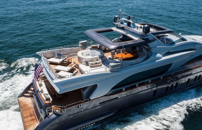 Azimut 116 | Tail Lights