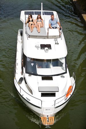 Sun Camper 35 Flybridge | Anna Maria