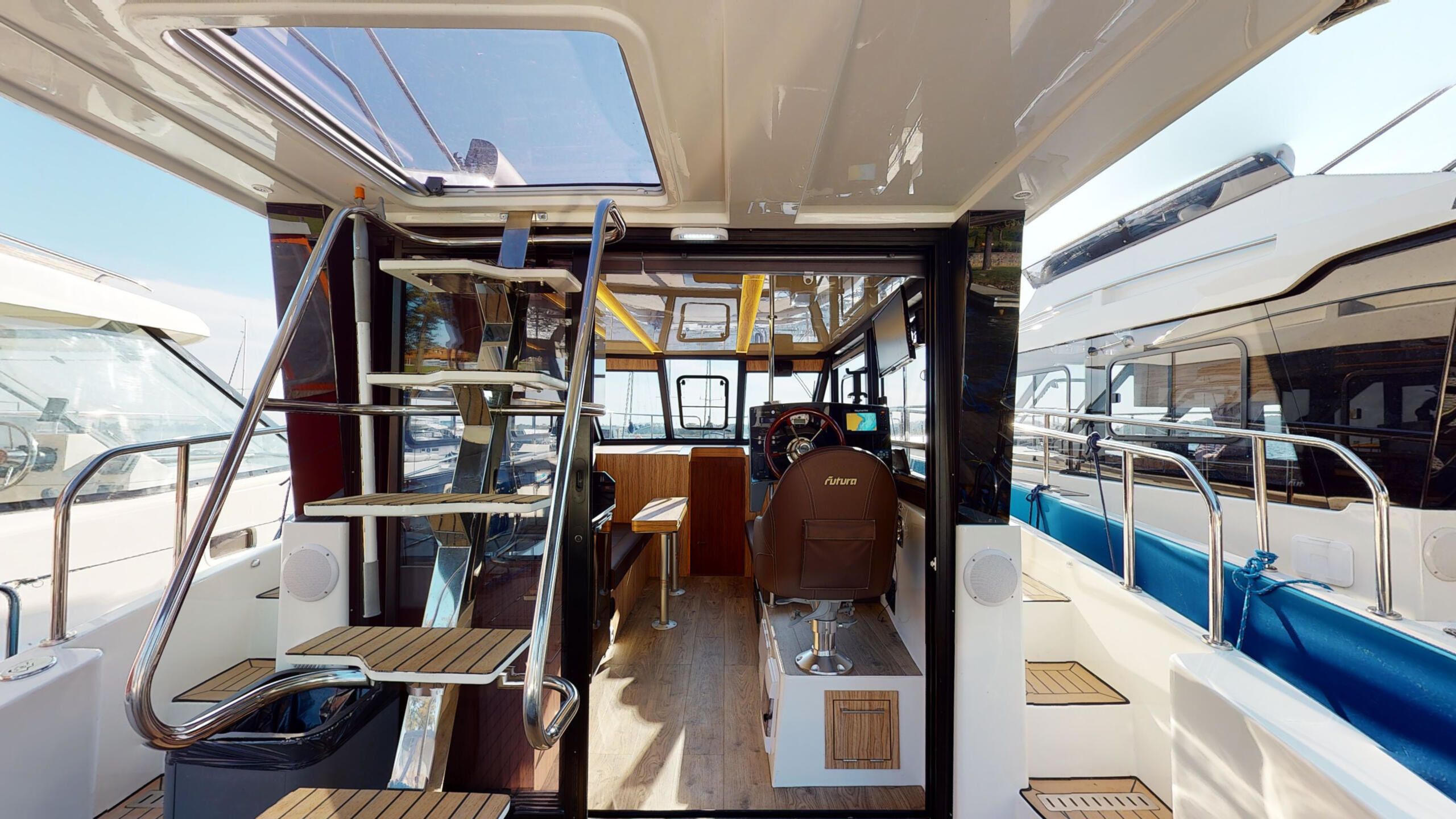Cobra Yachts 40 | Special Blue XL