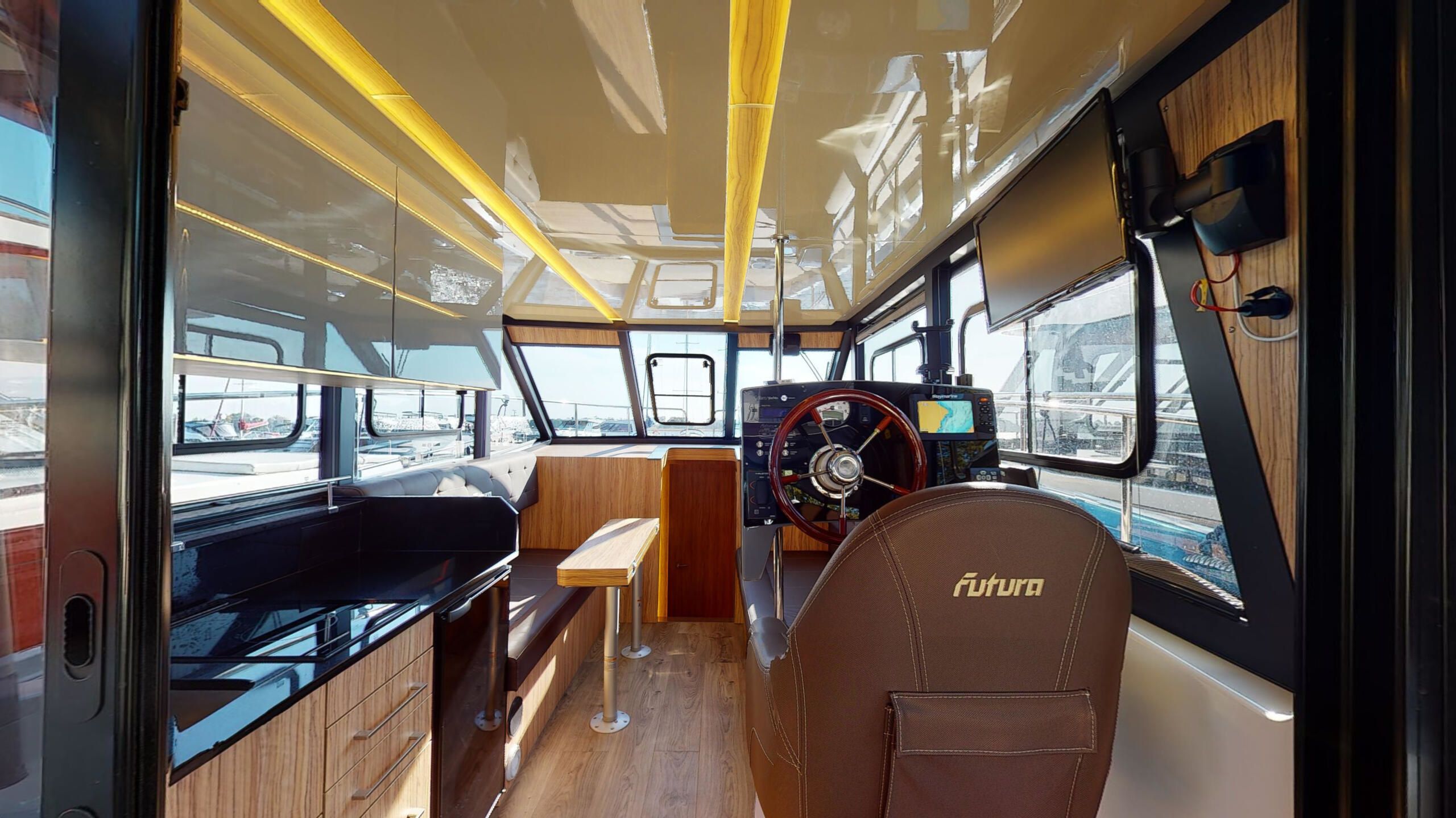 Cobra Yachts 40 | Special Blue XL