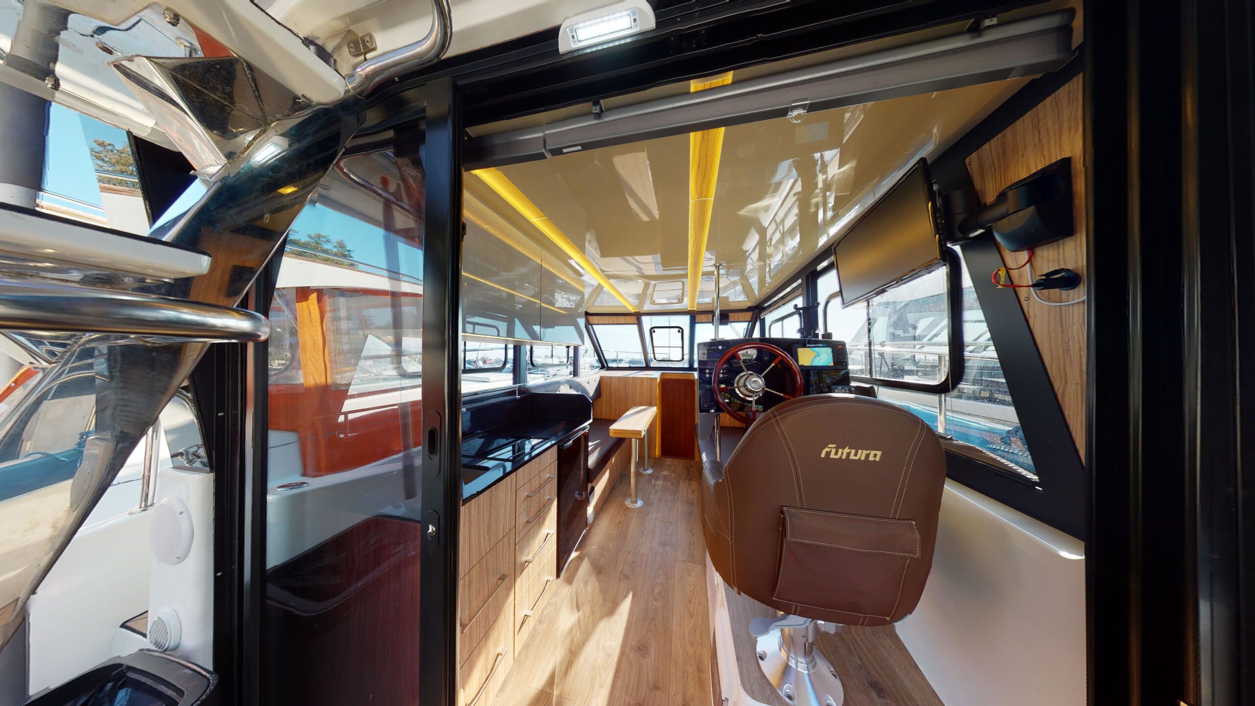 Cobra Yachts 40 | Special Blue XL