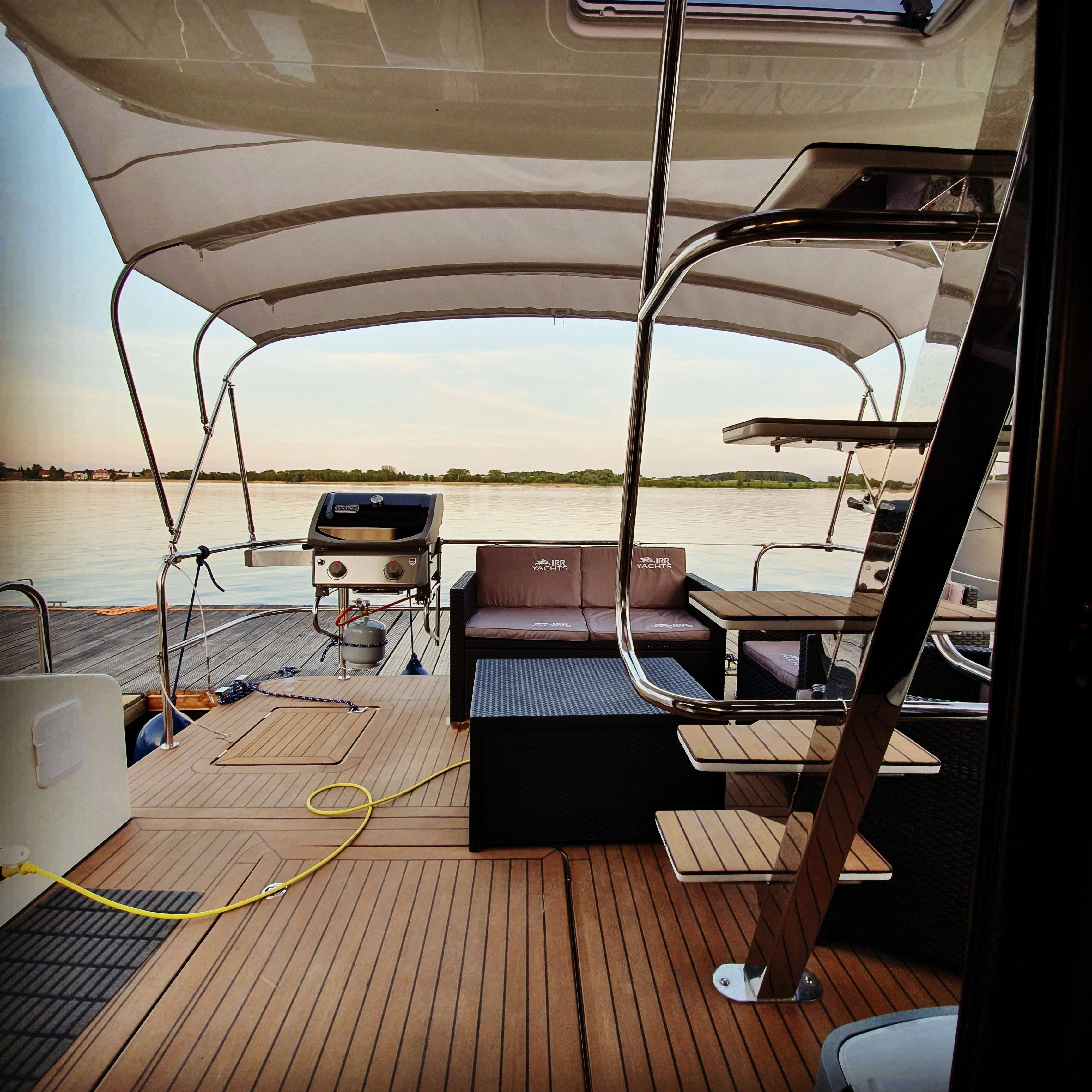 Cobra Yachts 40 | Special Blue XL