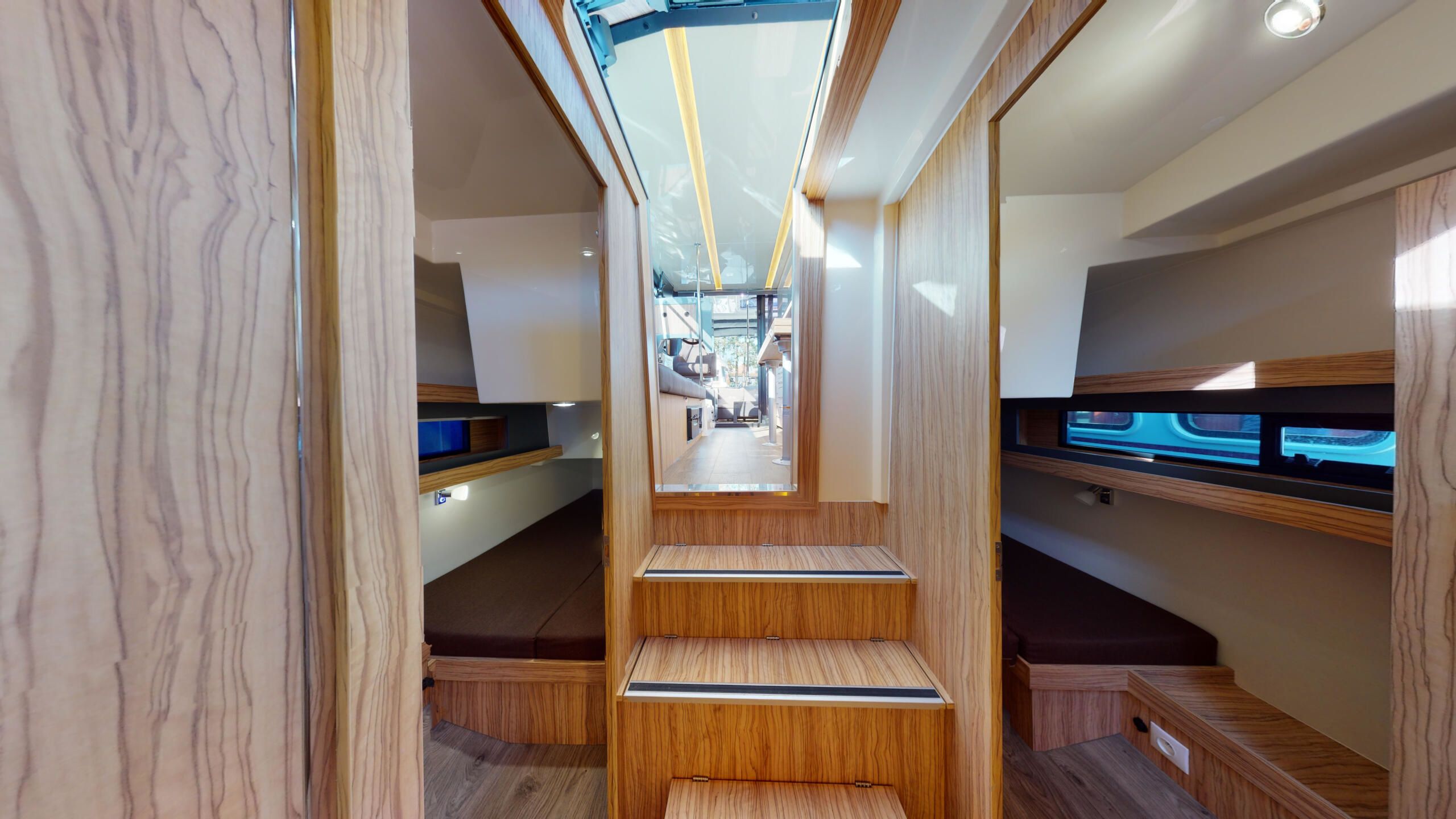 Cobra Yachts 40 | Special Blue XL