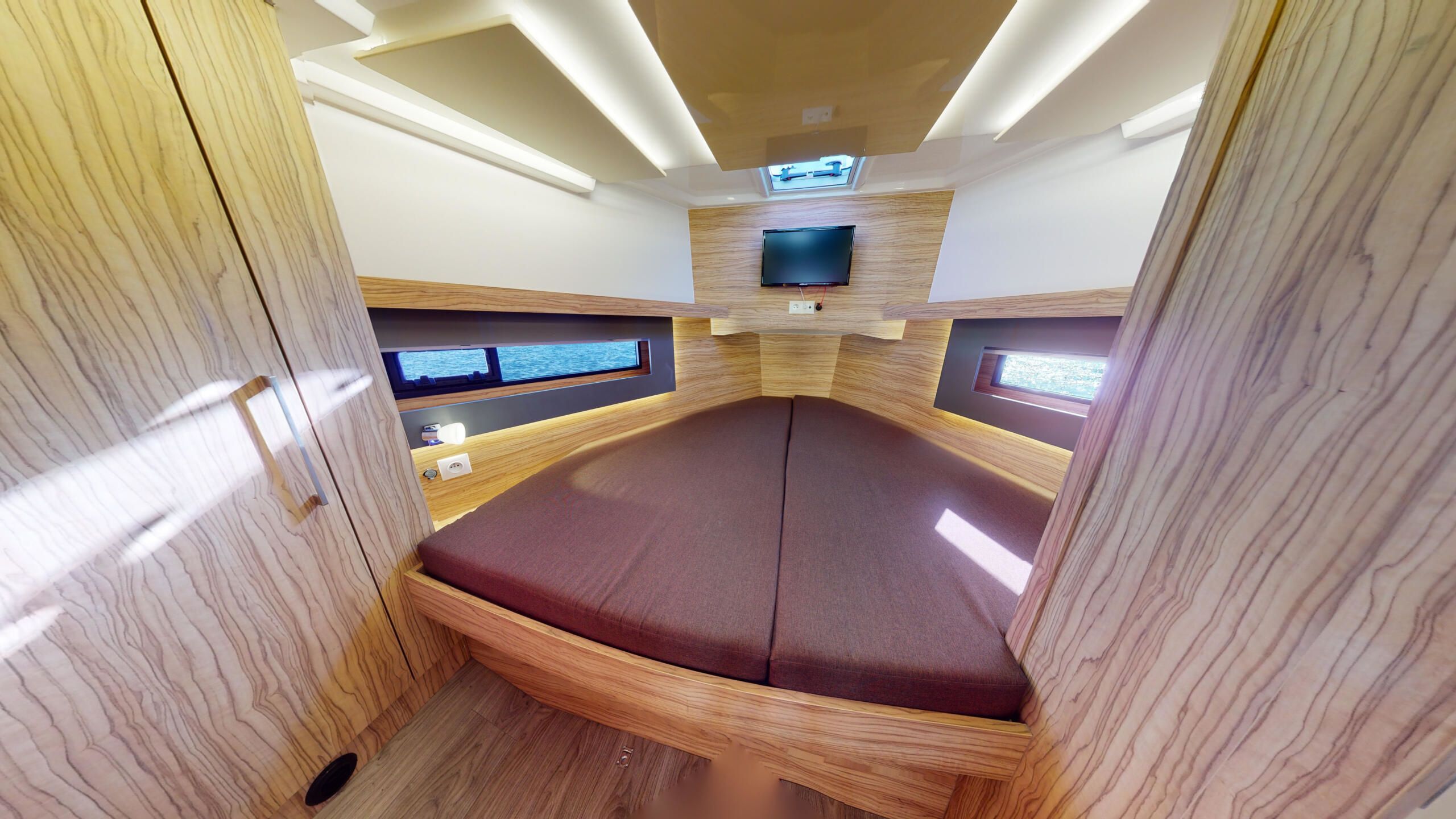 Cobra Yachts 40 | Special Blue XL