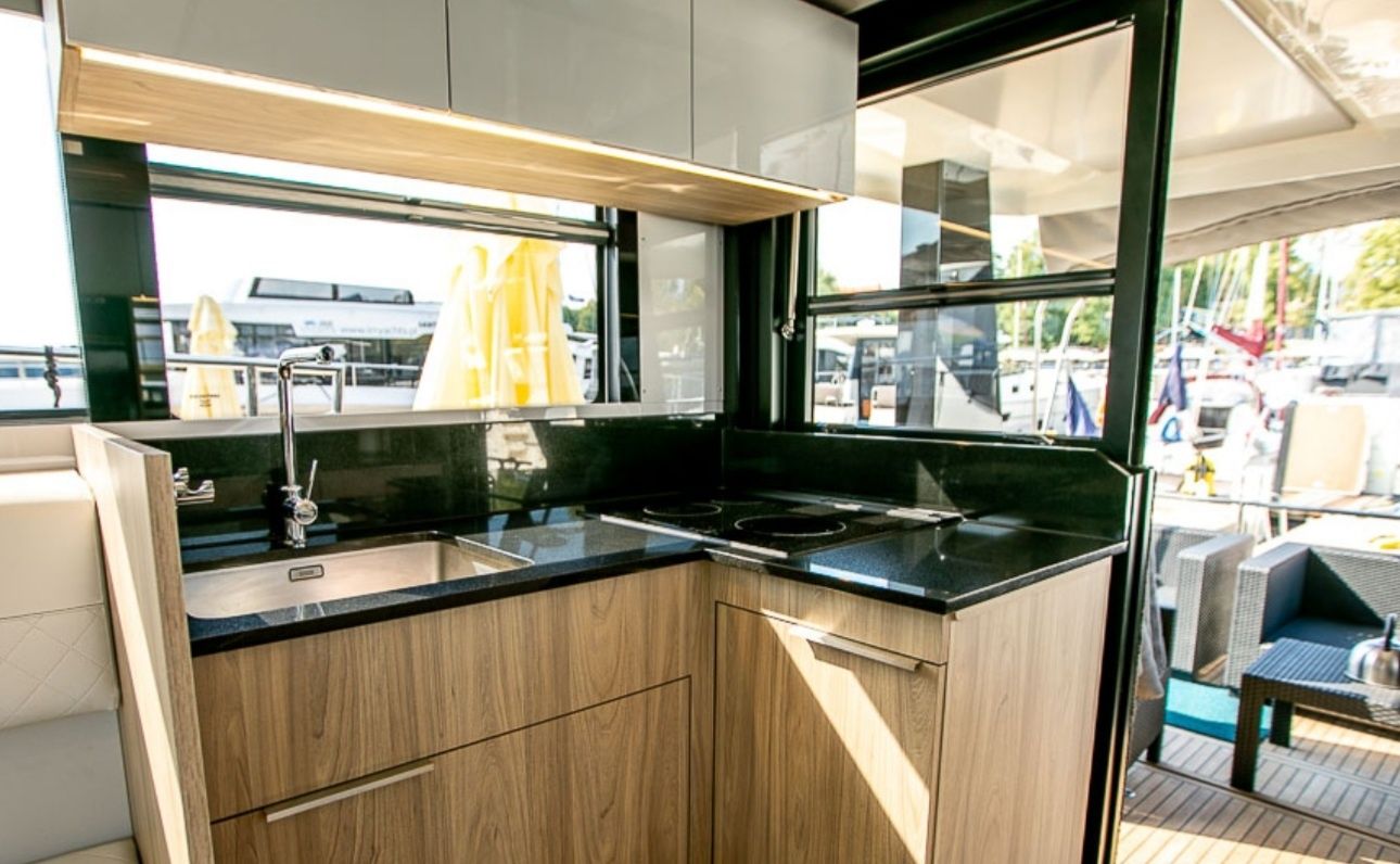 Cobra Yachts 45 | Bella Rainbow