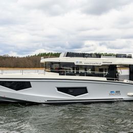 Cobra Yachts 45 | Bella Rainbow