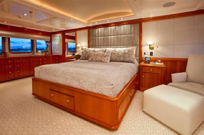 Palmer Johnson 120 | Milk and Honey
