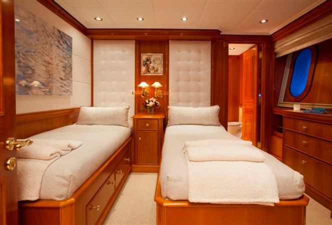 Palmer Johnson 120 | Milk and Honey