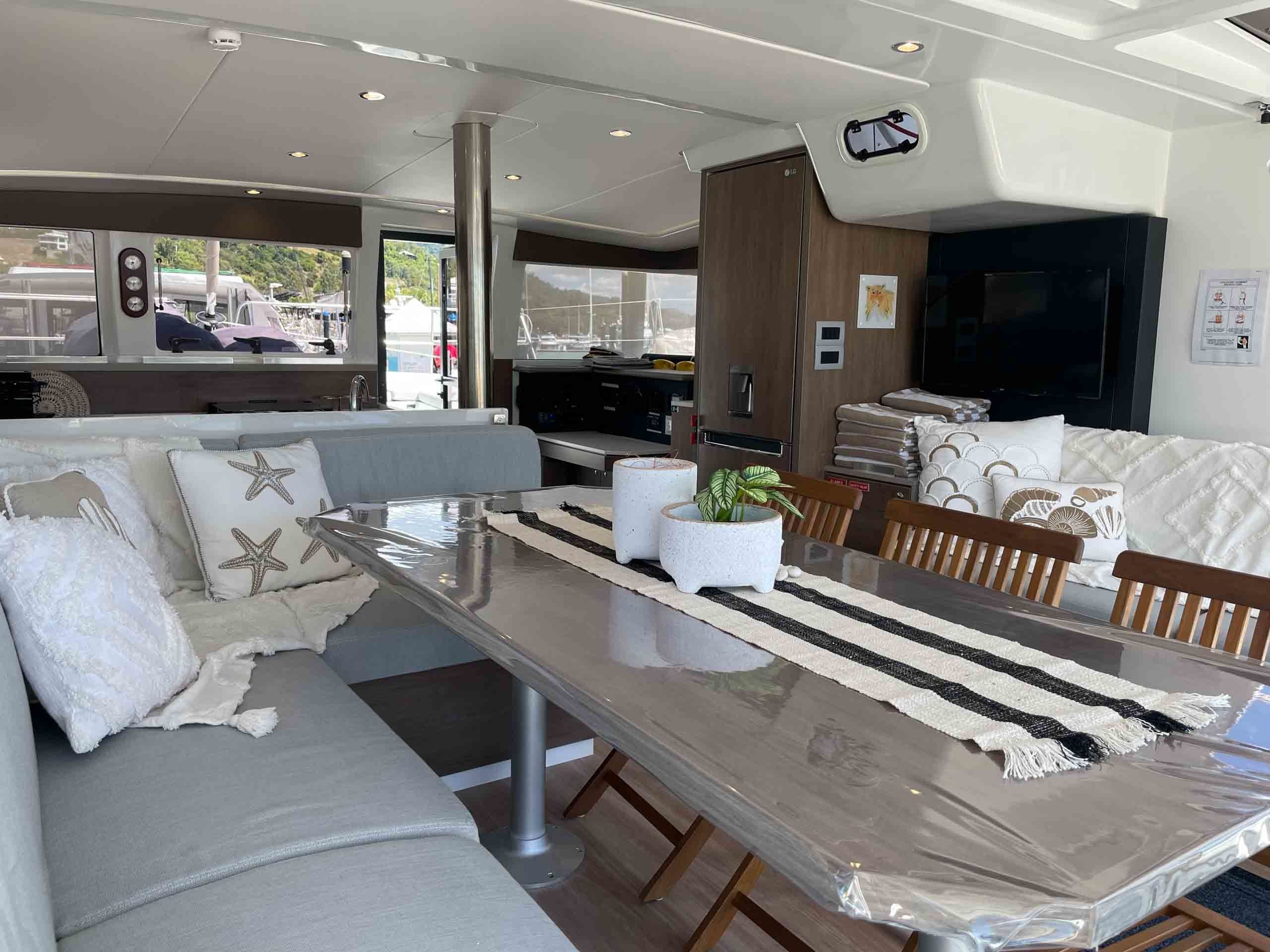 Bali 4.2 | Queen Lizzy