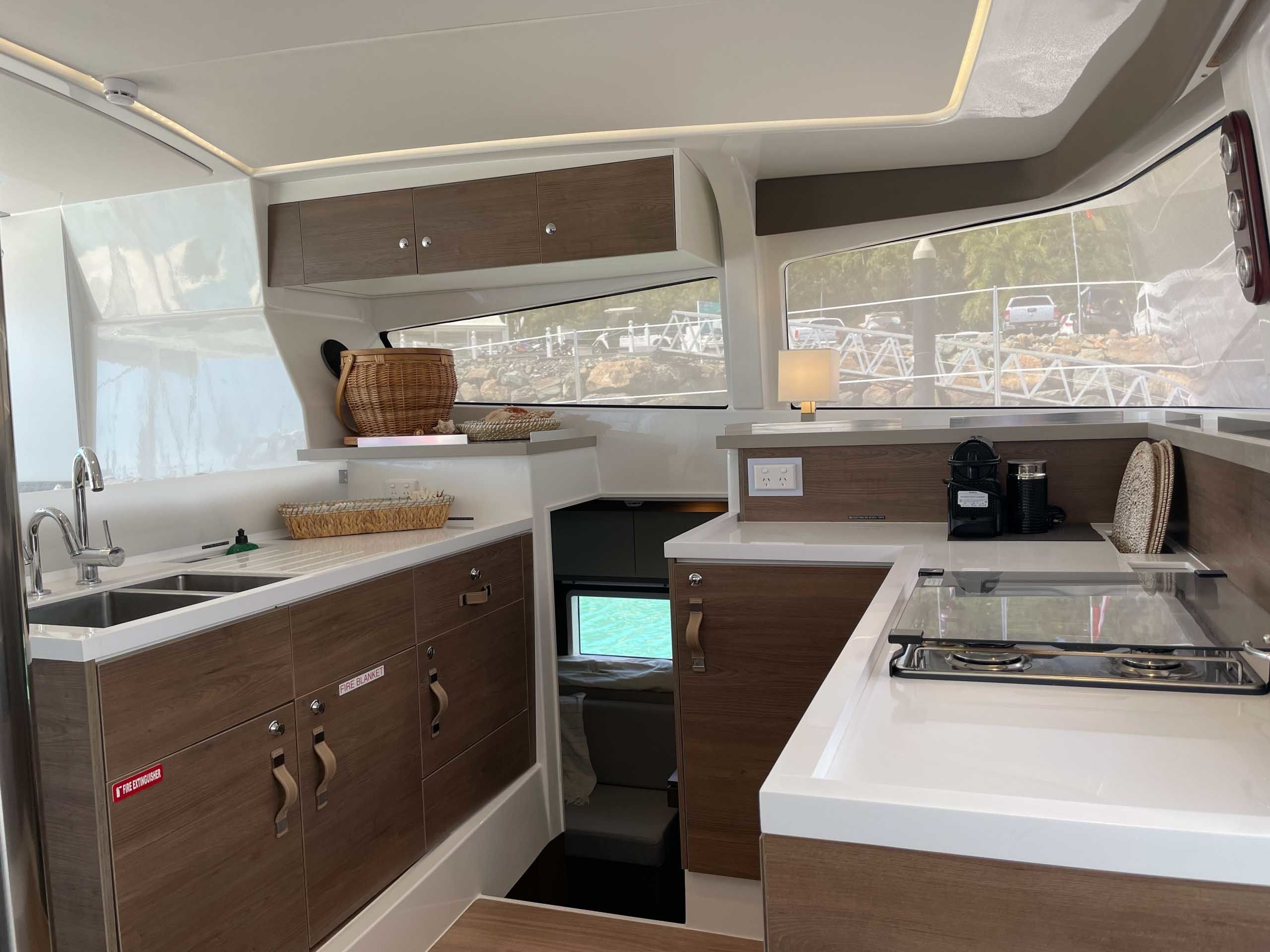 Bali 4.2 | Queen Lizzy