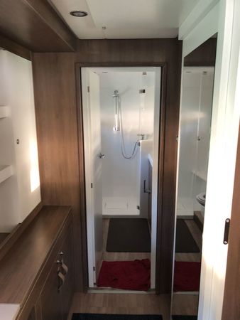 Bali 4.2 | Queen Lizzy