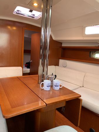 Beneteau Oceanis 34 | Sun Thief