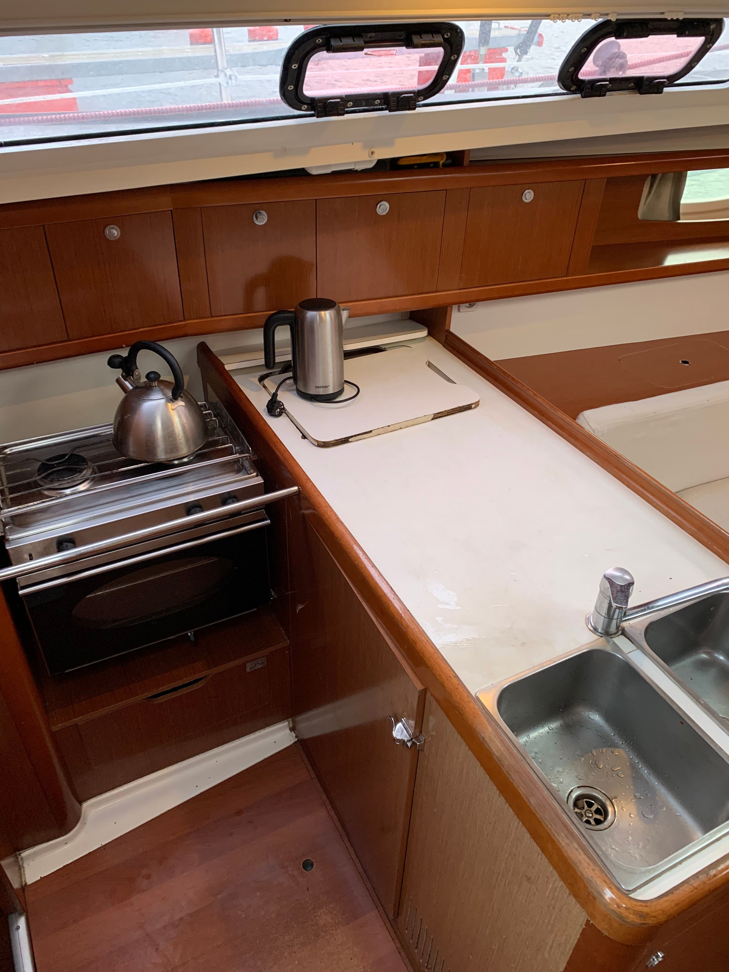 Beneteau Oceanis 34 | Sun Thief