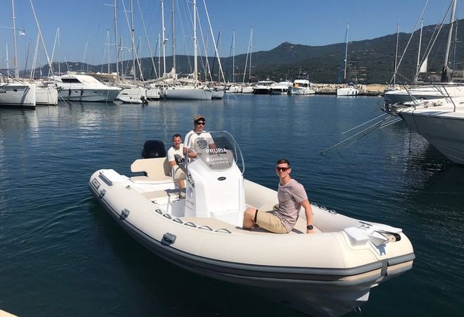 Valiant 685 | Prupia