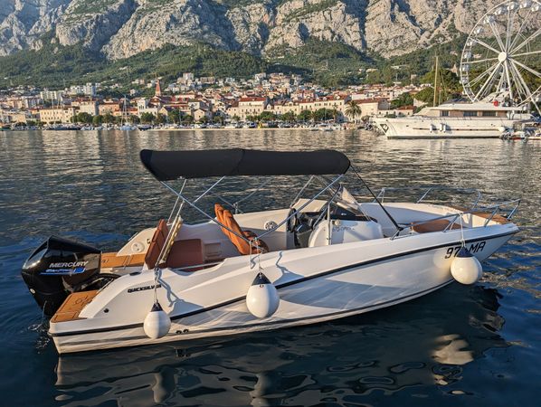 Quicksilver 675 | Open