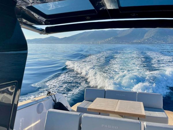 Pardo 38 | Blue Moon