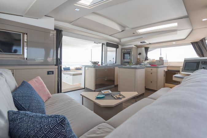 Fountaine Pajot Saona 47 | SeaU