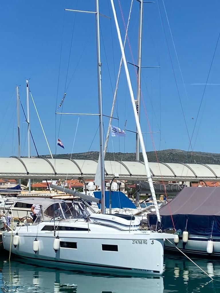 Beneteau Oceanis 34.1 | Ka Nani