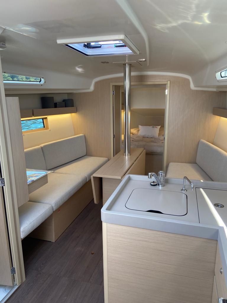 Beneteau Oceanis 34.1 | Ka Nani
