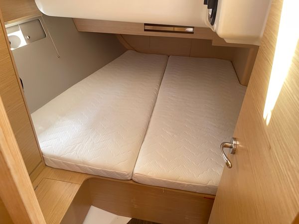 Dufour 390 | Theodora