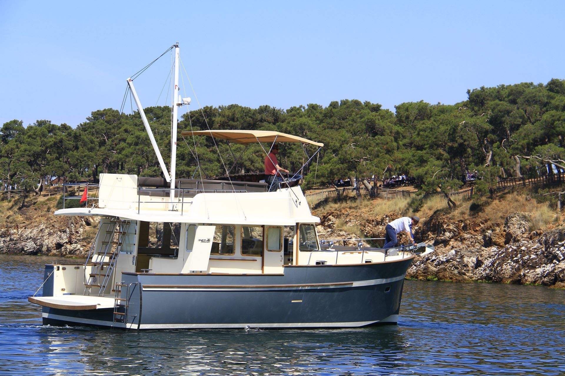 Rhea Marine Trawler 36 | Angeliner